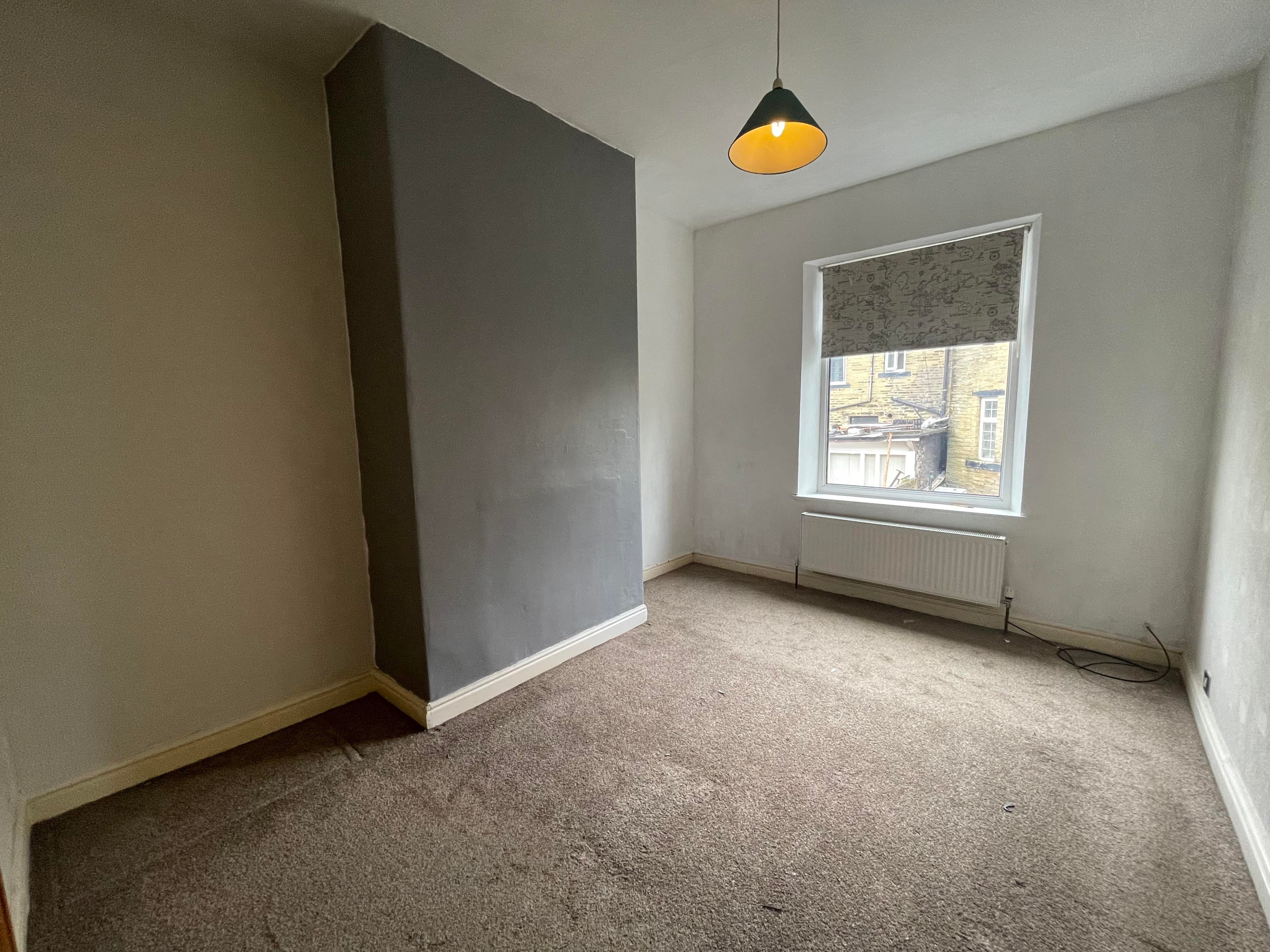 Flat Ewart Place in Bradford