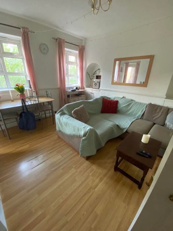 Room Gray Street in Greater London