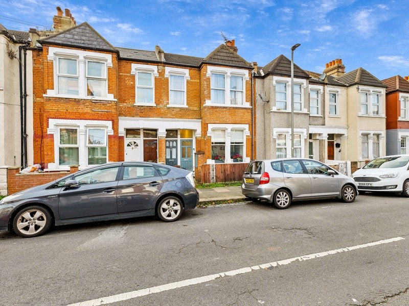 Flat Mitcham Road in Greater London