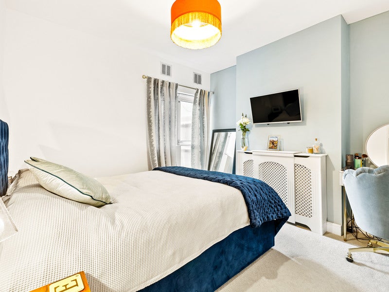 Flat Mitcham Road in Greater London