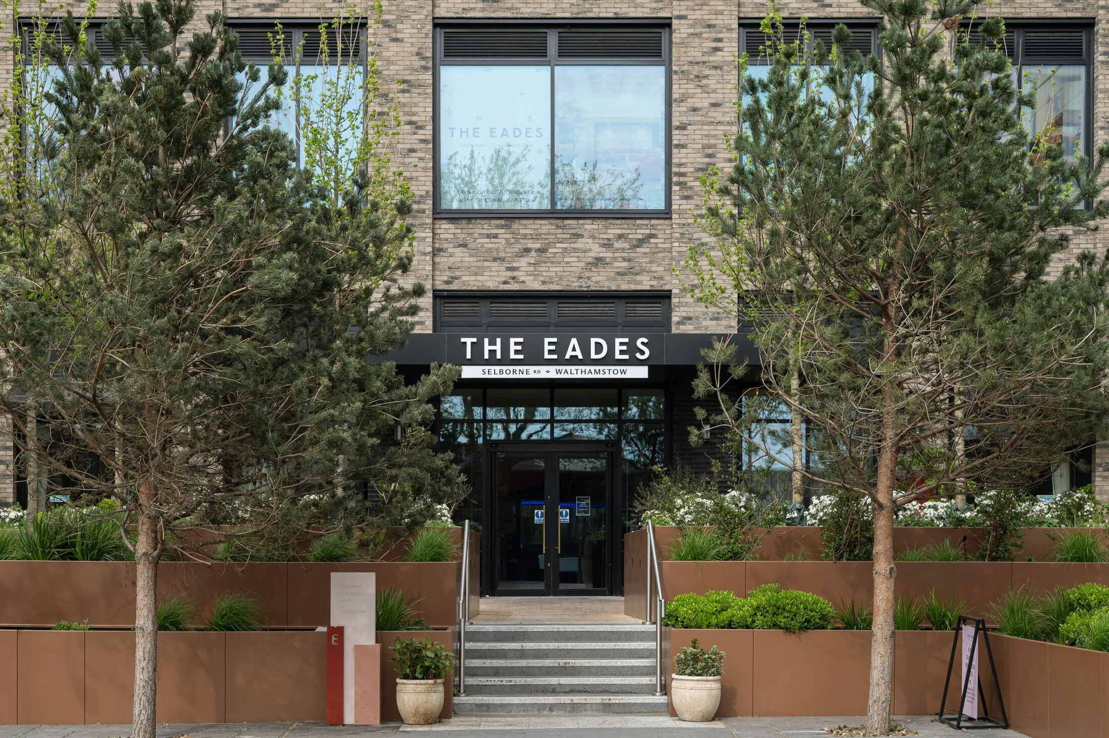 Flat Erskine Road in Greater London