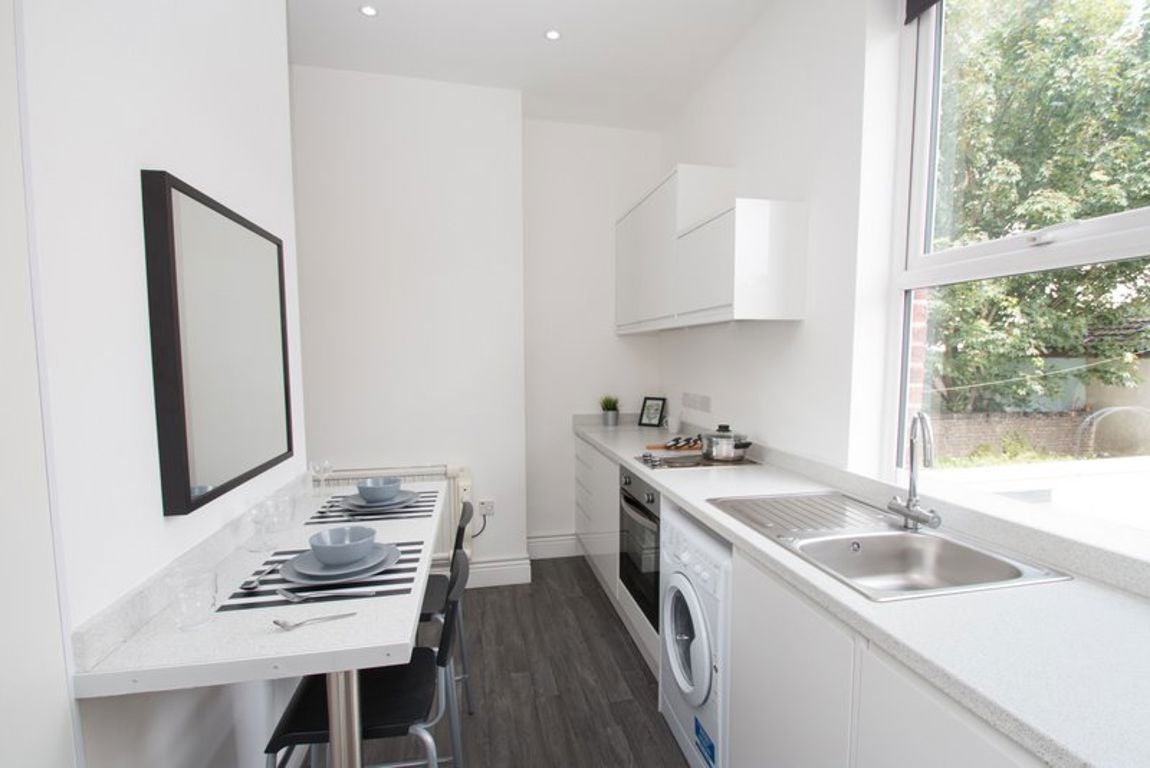 Room Salterns Way in Chichester