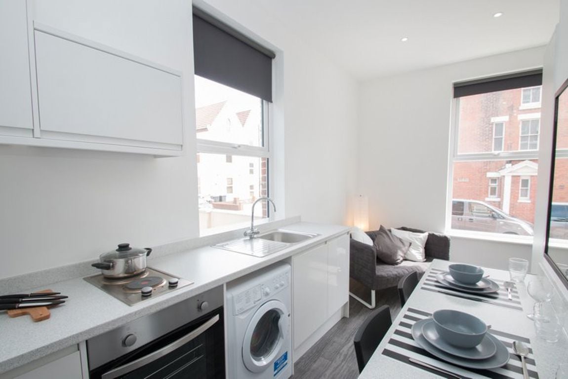 Room Salterns Way in Chichester