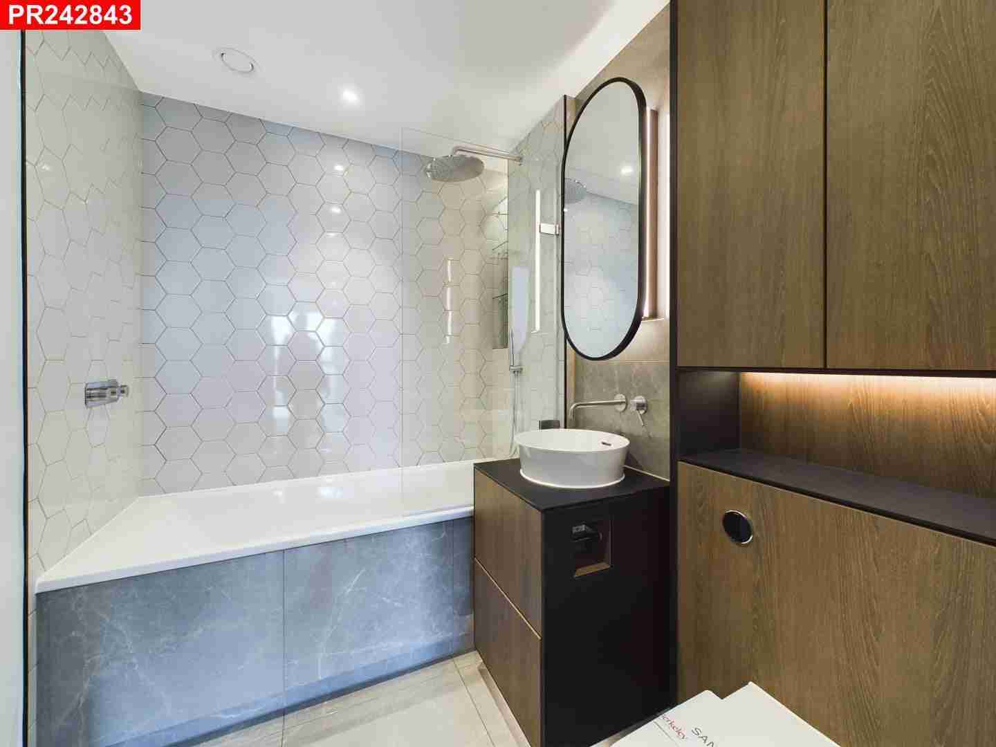 Flat Fairfield Avenue in Staines-upon-Thames