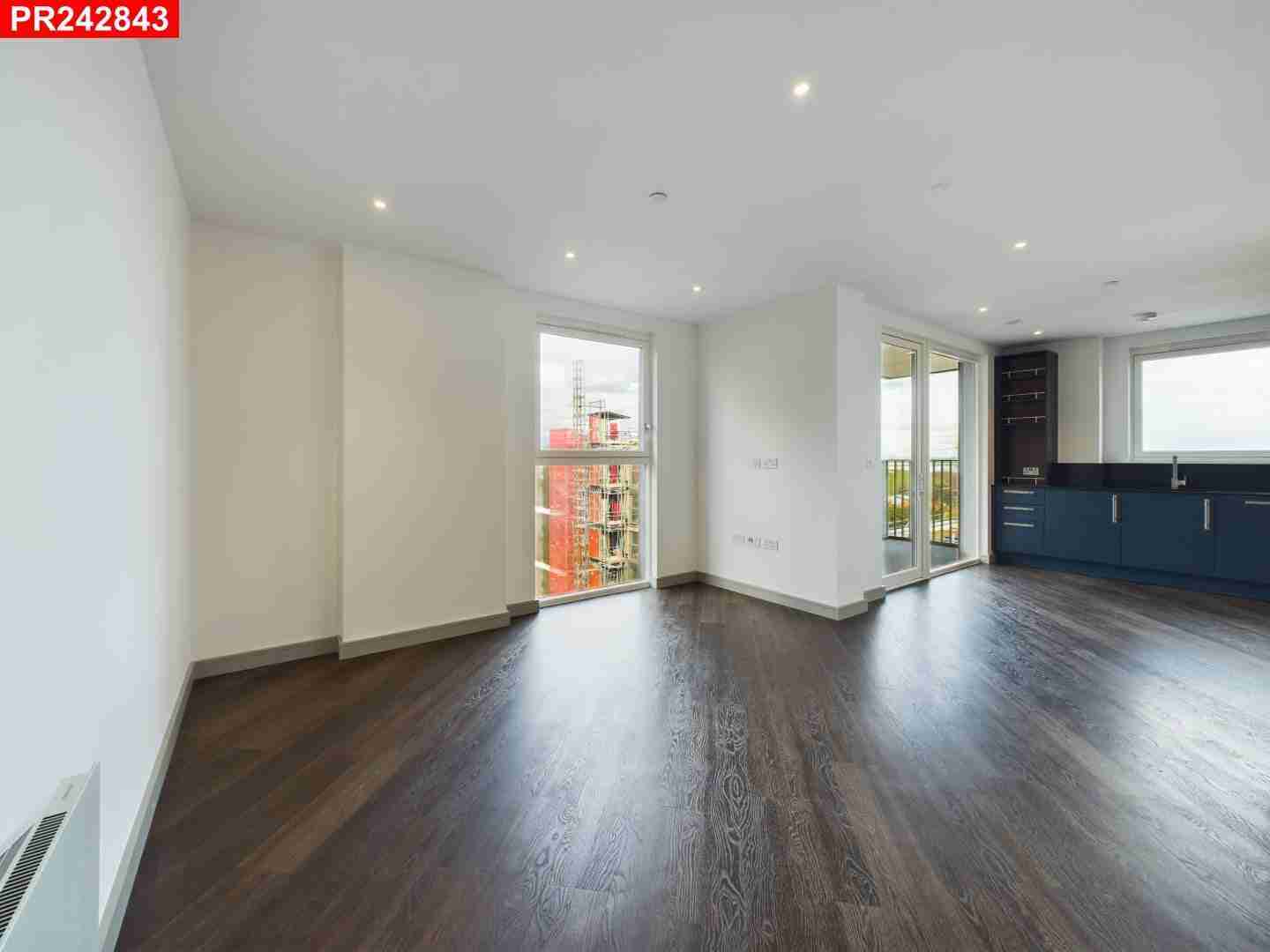 Flat Fairfield Avenue in Staines-upon-Thames