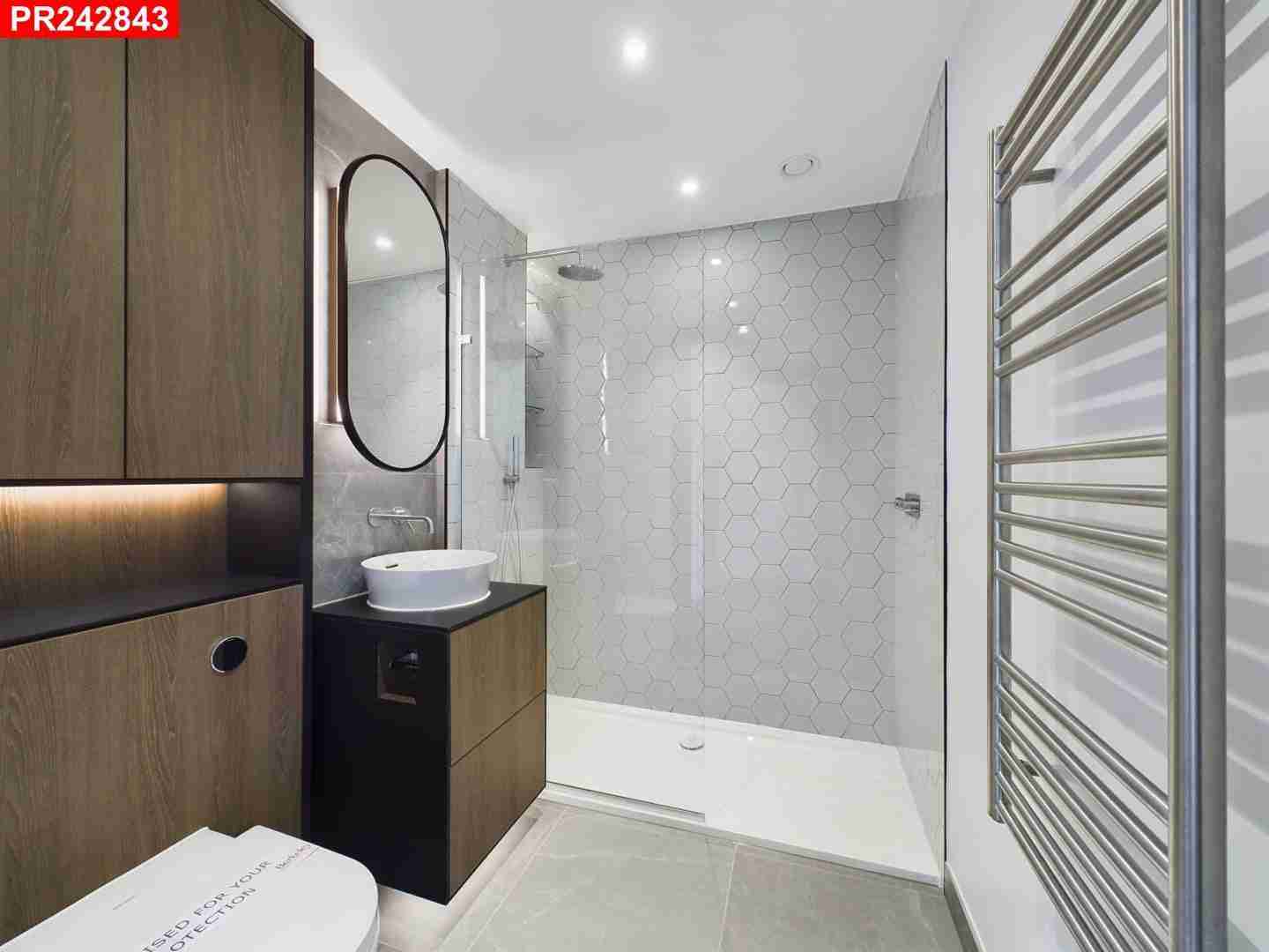 Flat Fairfield Avenue in Staines-upon-Thames