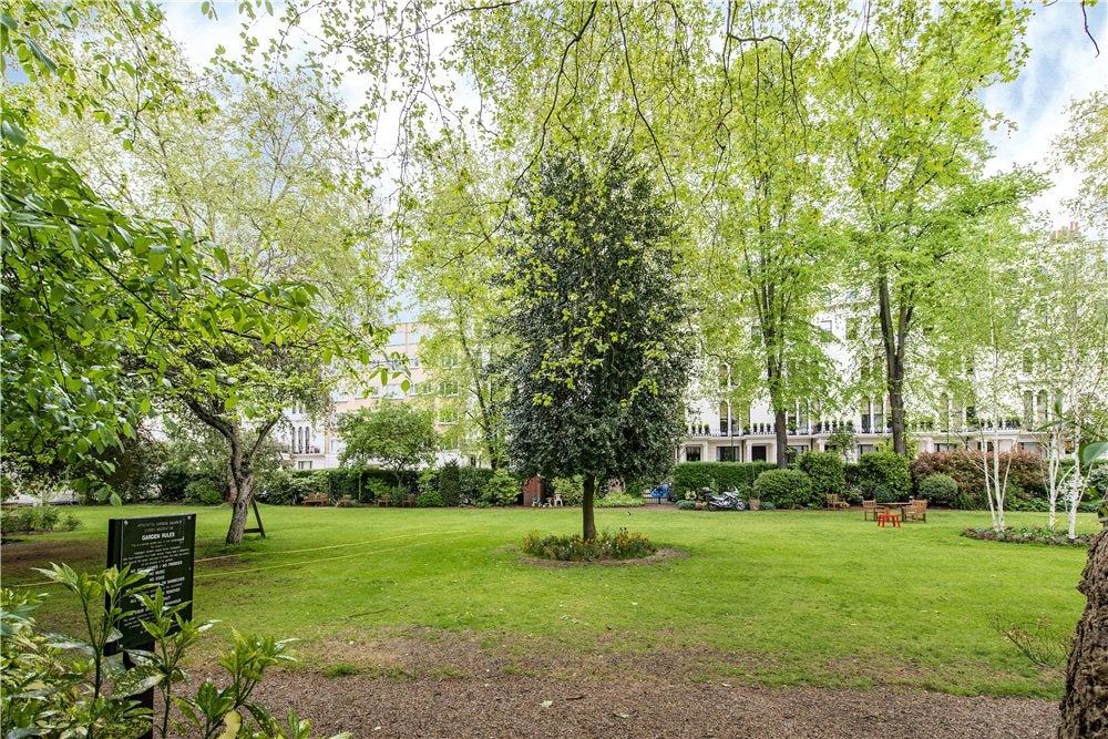 Flat Kensington Gardens Square in City of Westminster