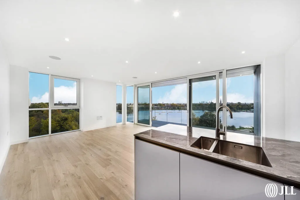 Flat Scrimgoeur Place in Greater London