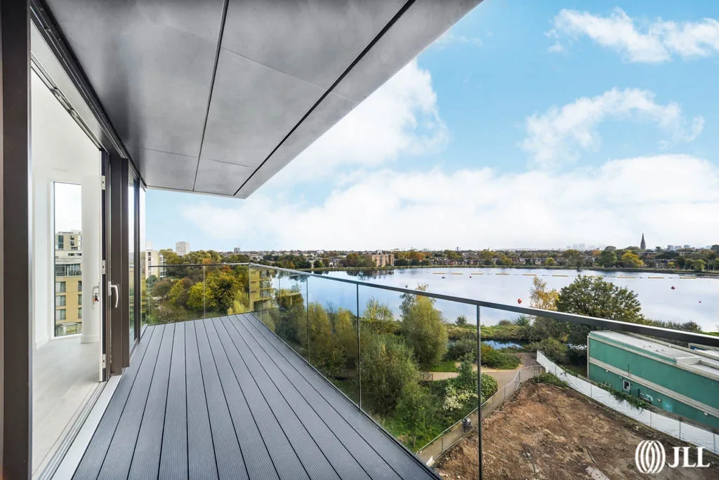 Flat Scrimgoeur Place in Greater London