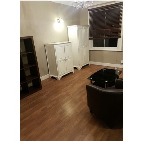 Flat Bedford Hill in Greater London
