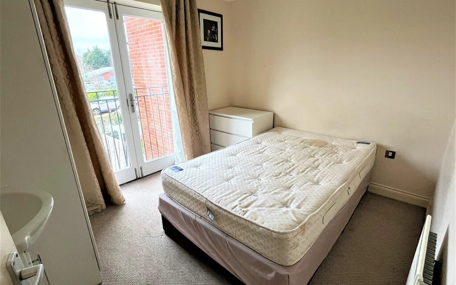 Room Cavell Drive in East Hertfordshire
