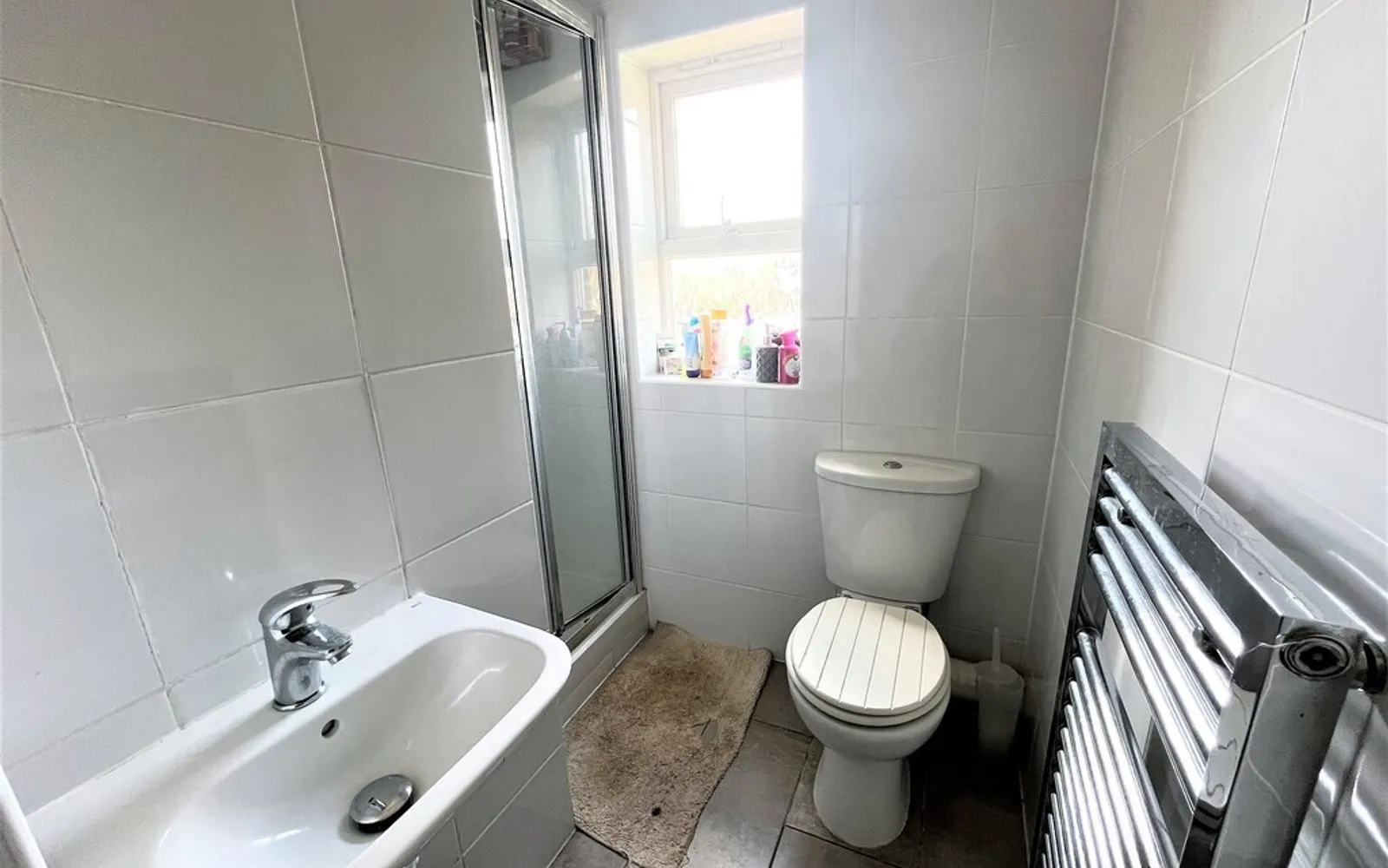 Room Cavell Drive in East Hertfordshire