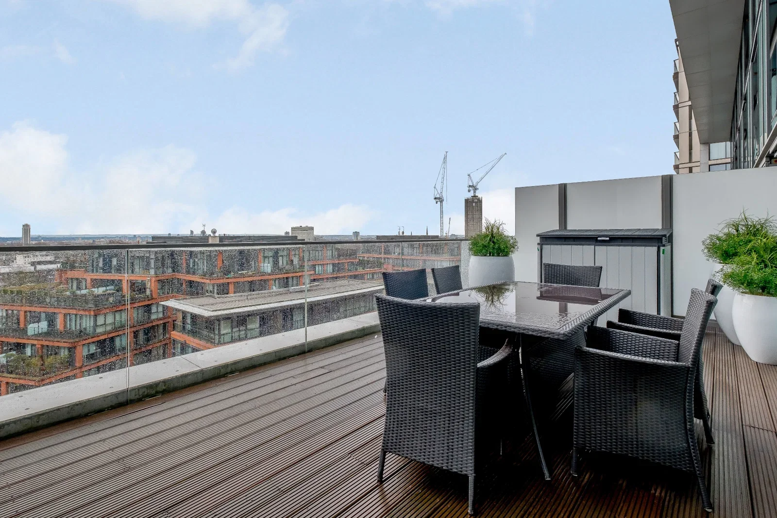 Flat Merchant Square in London