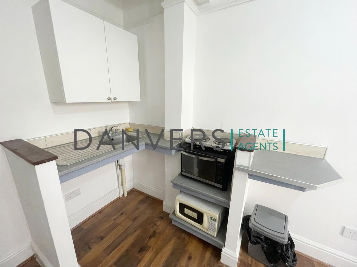 Room Evesham Road in Leicester