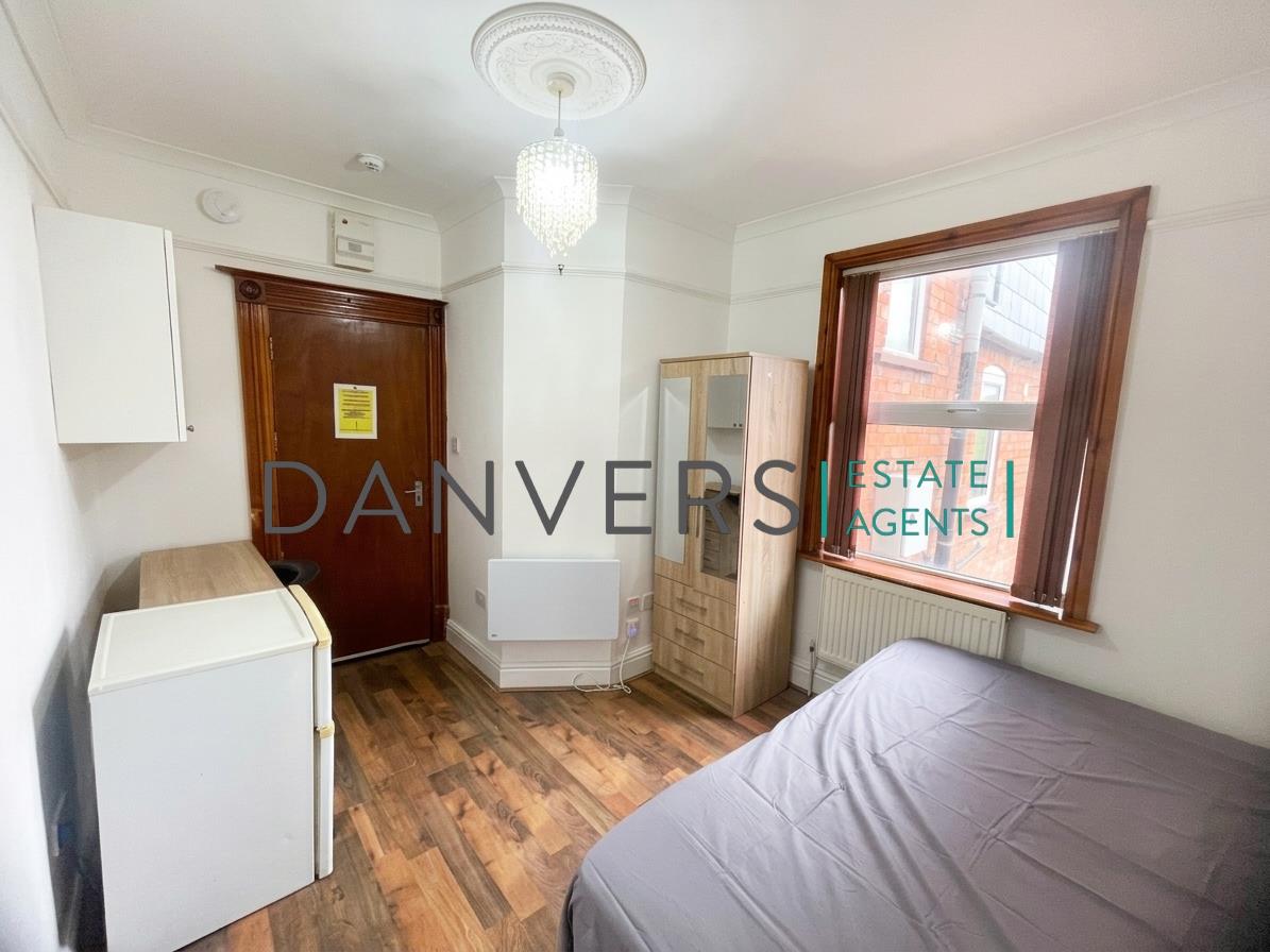 Room Evesham Road in Leicester