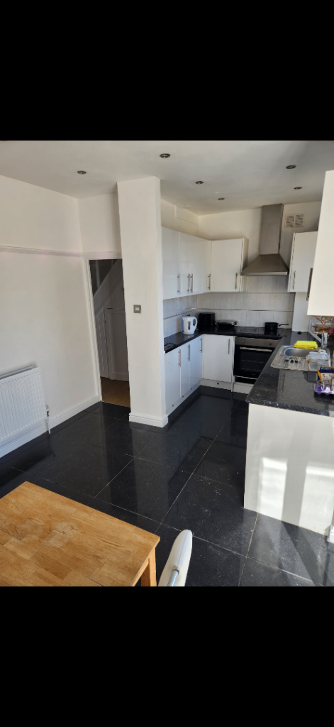 Flat Chailey Avenue in Greater London