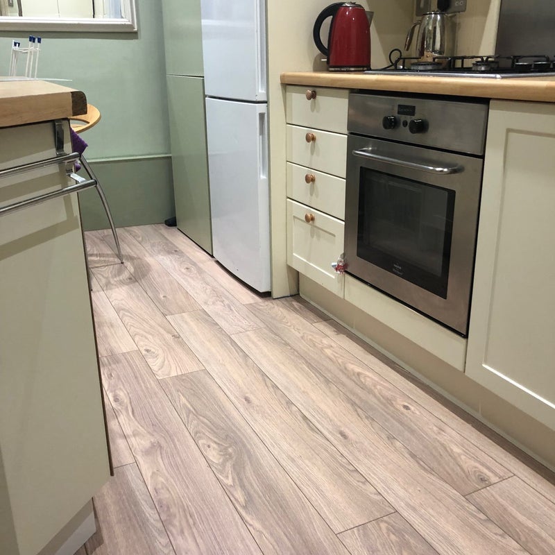 Room Peterborough Villas in Greater London