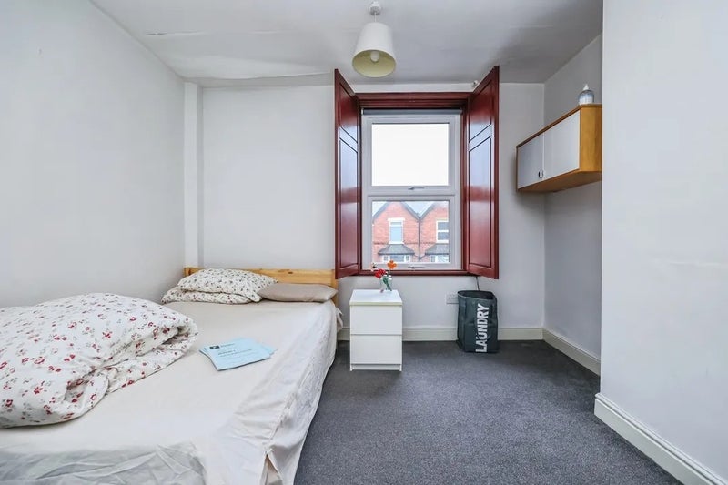 Room Beeston Road in Nottingham