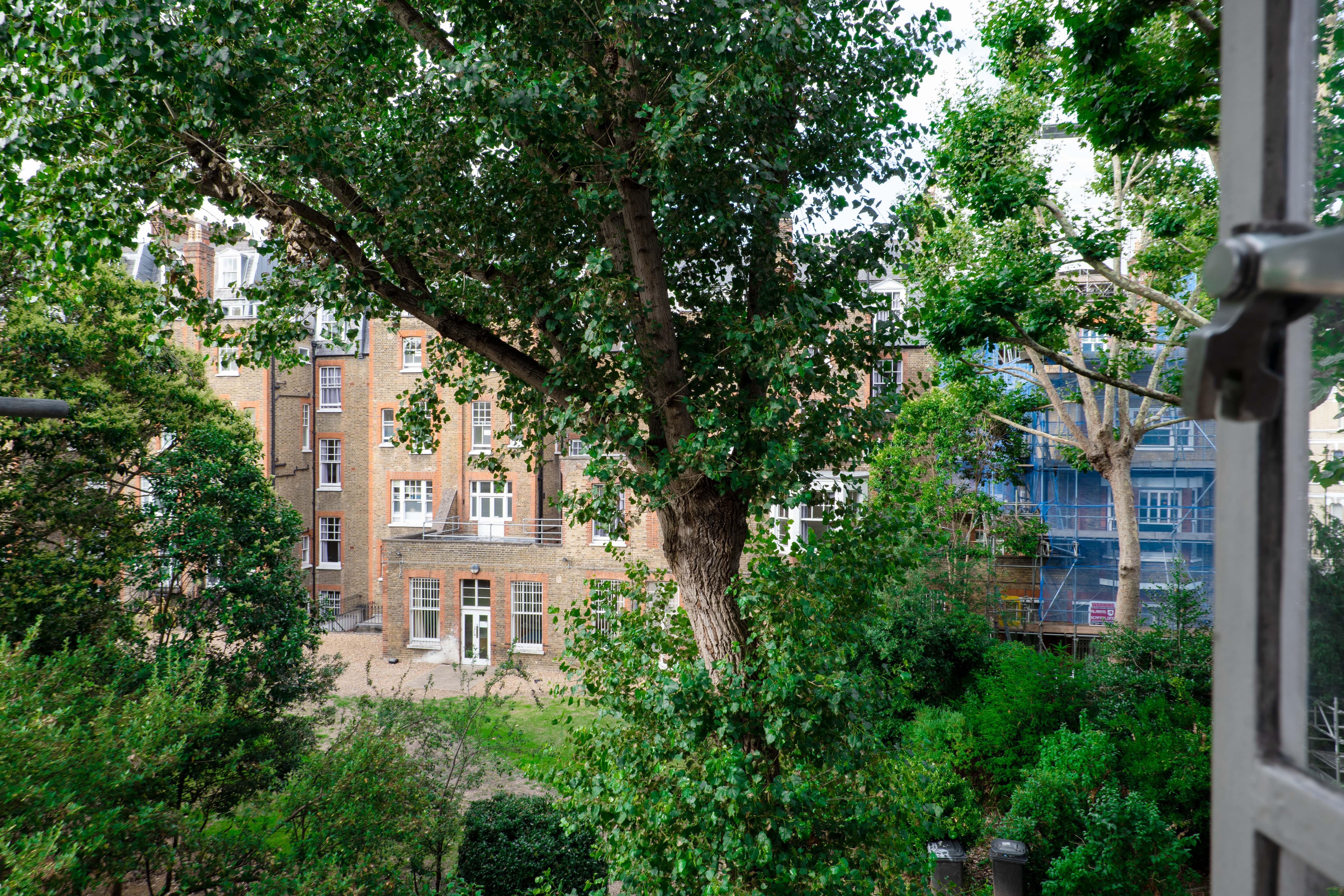 Flat Drayton Gardens in Greater London