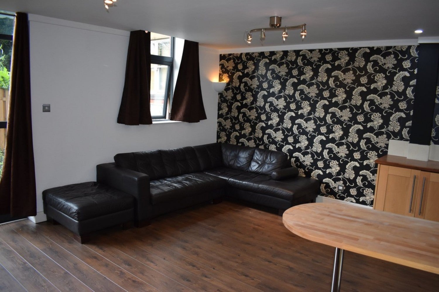 Flat Newstead Road in Wakefield