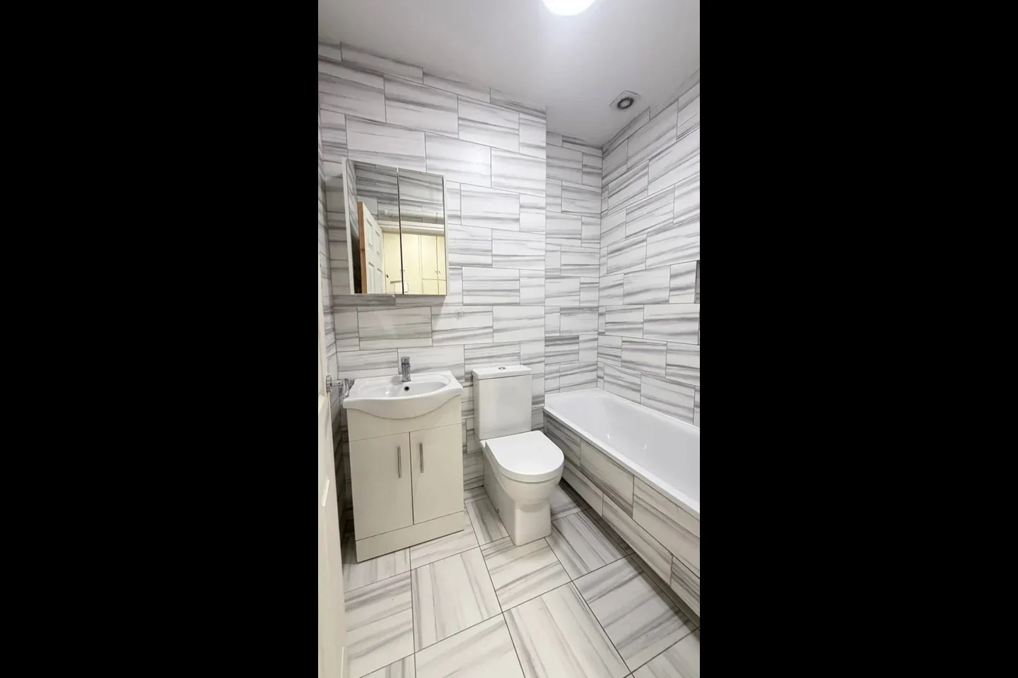 Flat Woodcote Road in Greater London