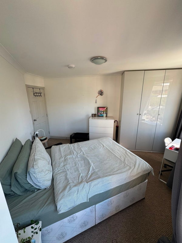 Room Wolfe Crescent in Greater London
