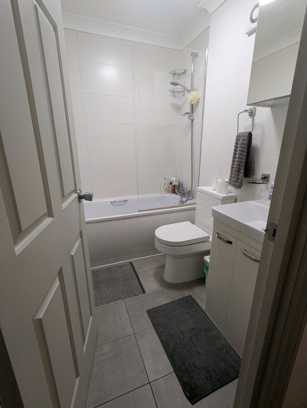 Room Wolfe Crescent in Greater London