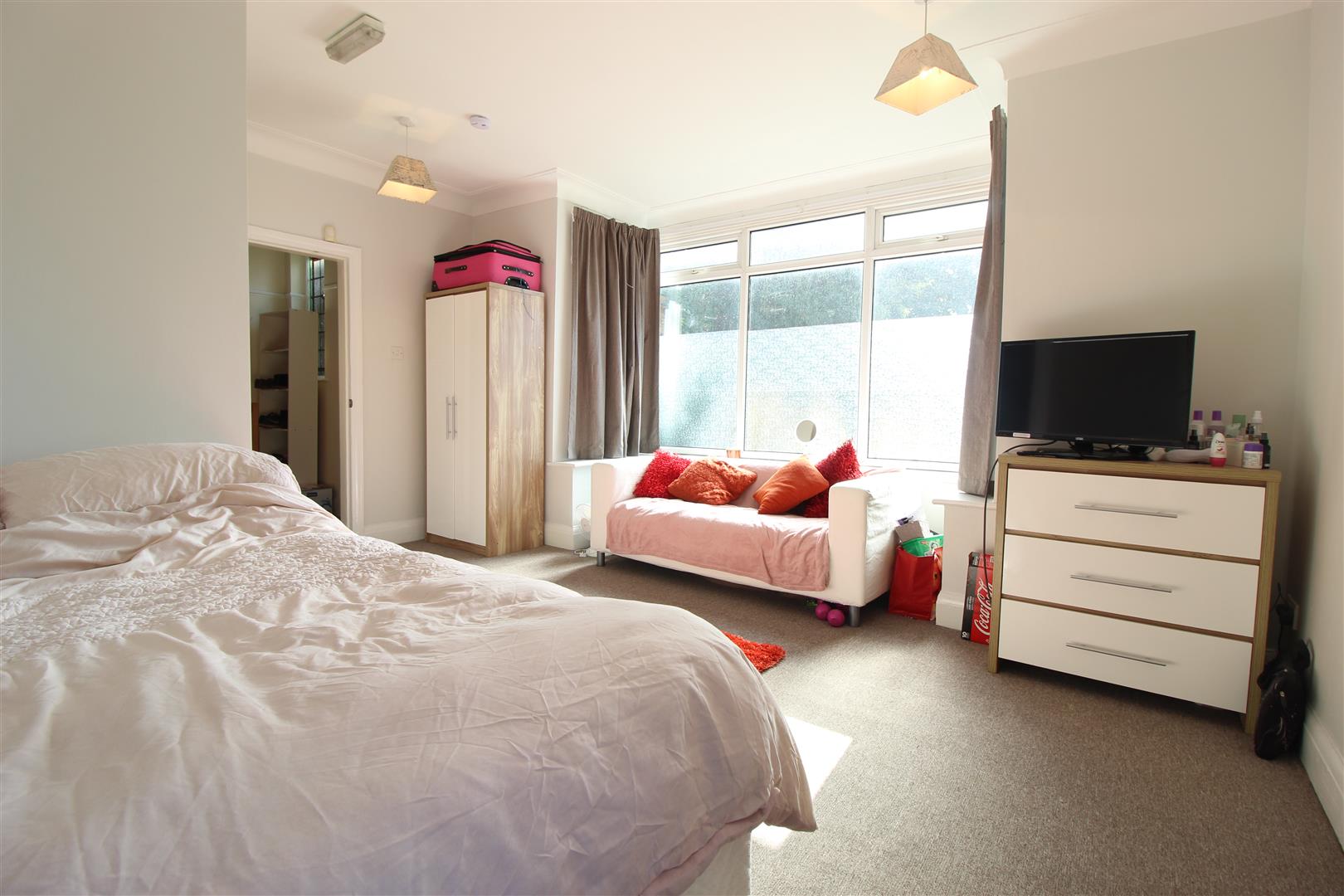 Room Harrogate Road in Leeds