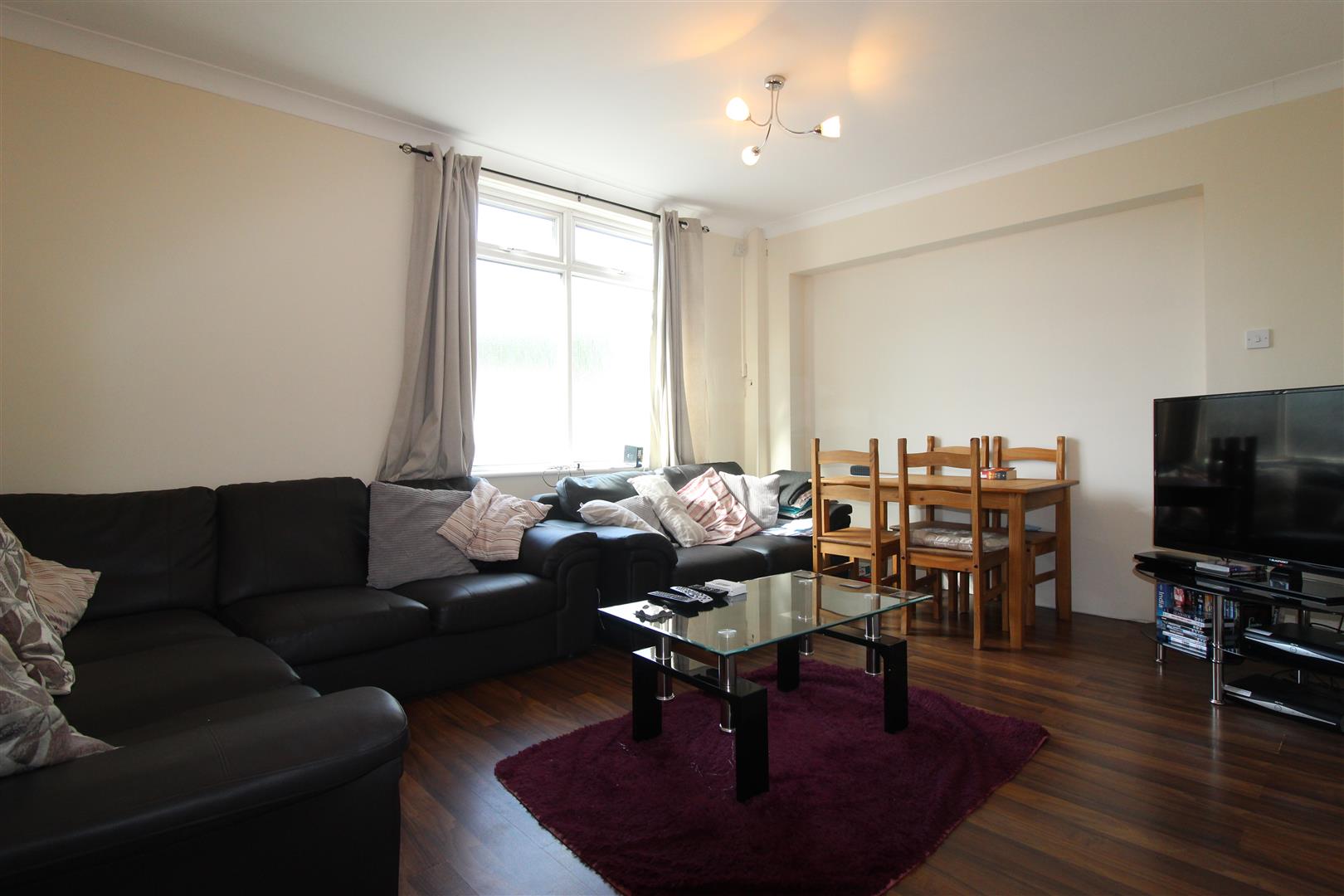 Room Harrogate Road in Leeds