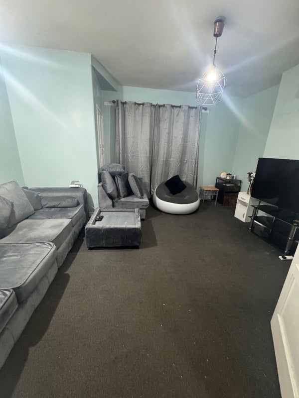Room Barrmill Road in Glasgow