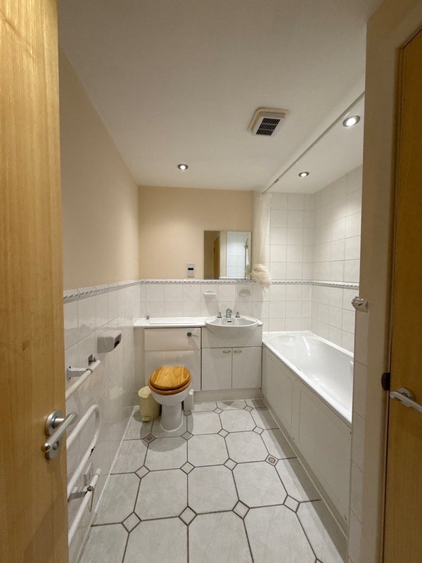 Room Basin Approach in Greater London