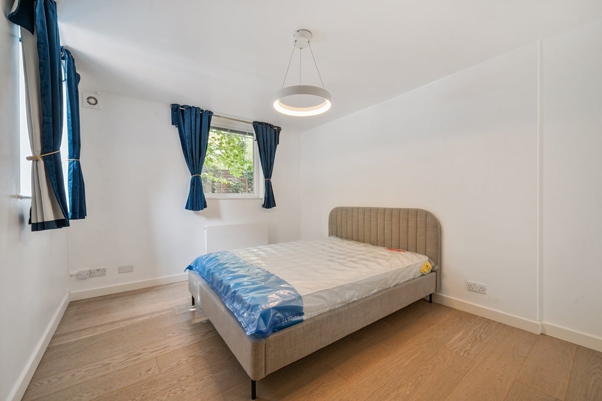 Flat Bridgeport Place in Greater London