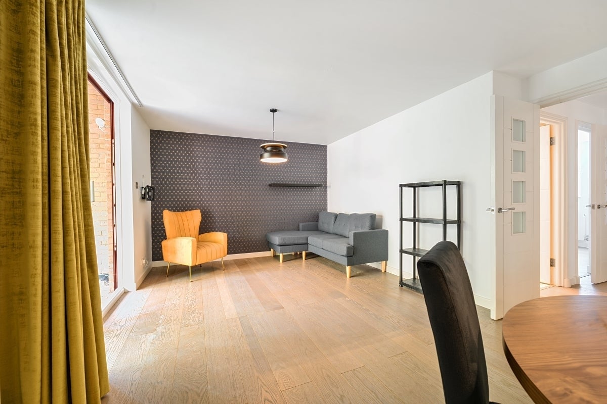 Flat Bridgeport Place in Greater London