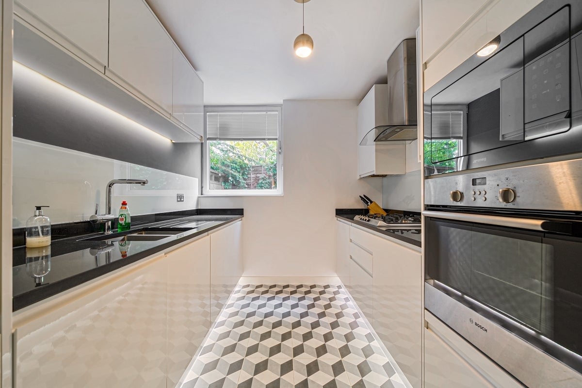 Flat Bridgeport Place in Greater London