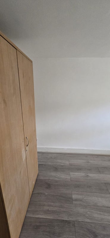 Room Warwick Road in Greater London