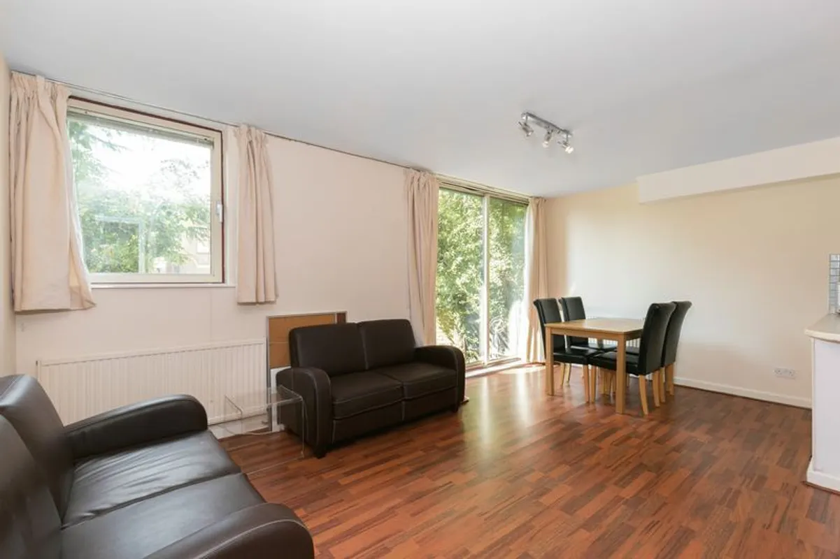 Flat Tamarind Yard in Greater London