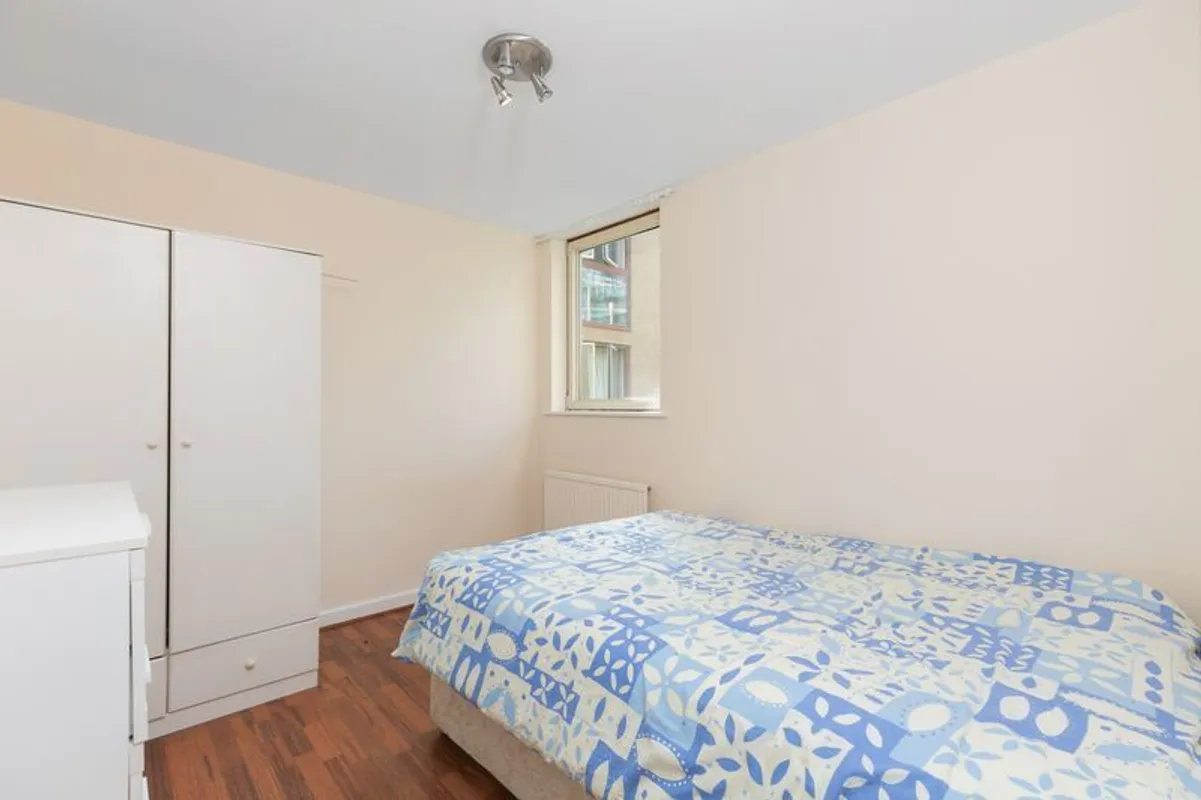 Flat Tamarind Yard in Greater London