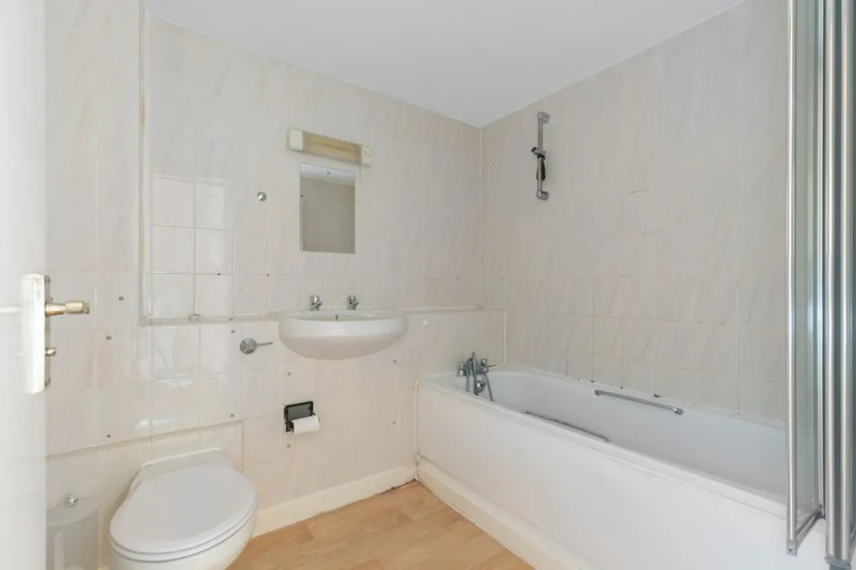 Flat Tamarind Yard in Greater London