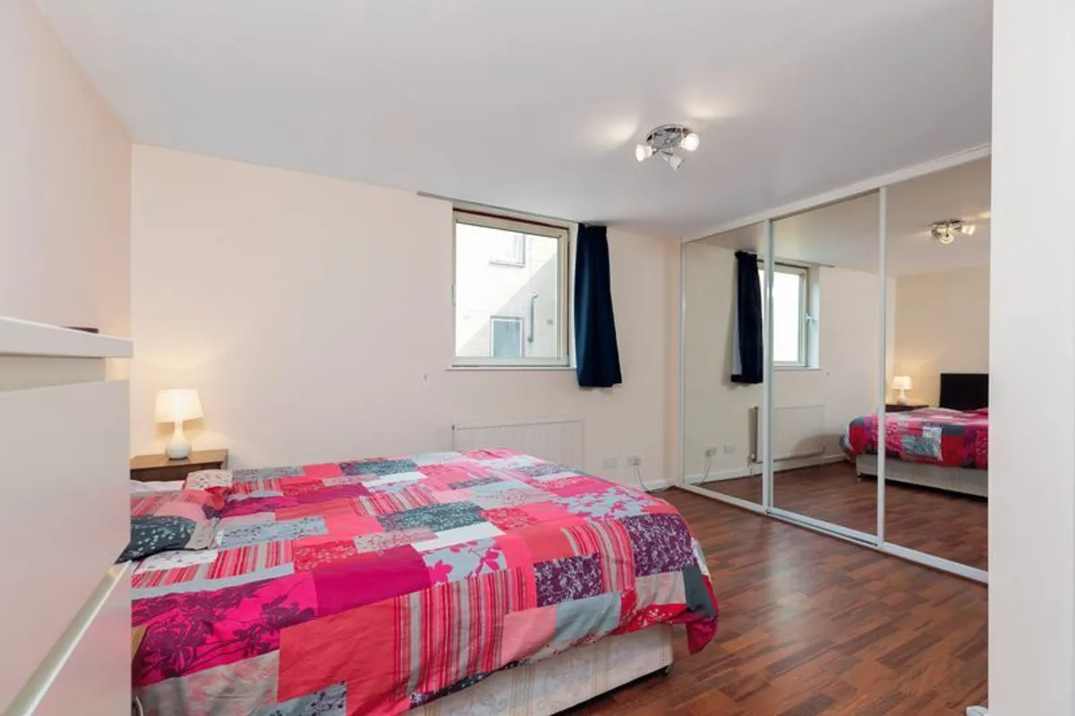 Flat Tamarind Yard in Greater London