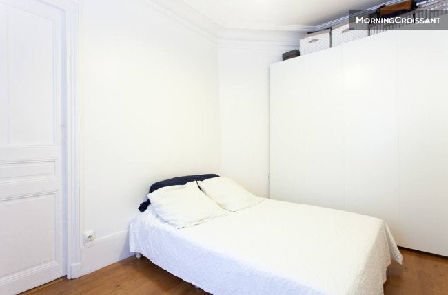 Flat Rue Camille Desmoulins in Paris