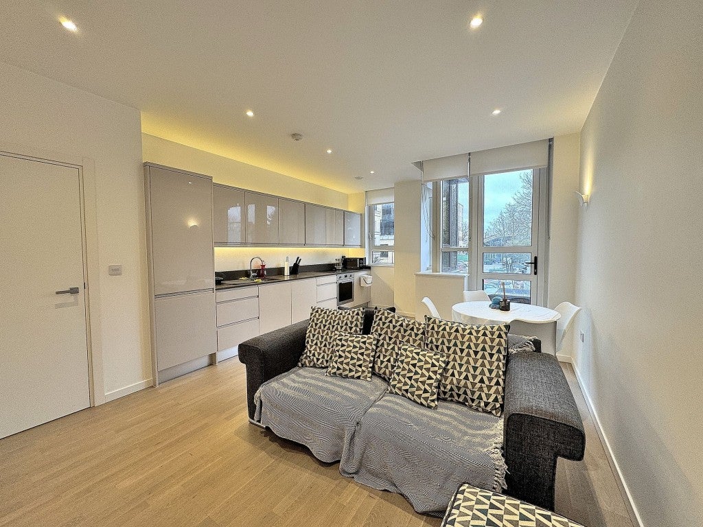 Flat Silbury Boulevard in Milton Keynes