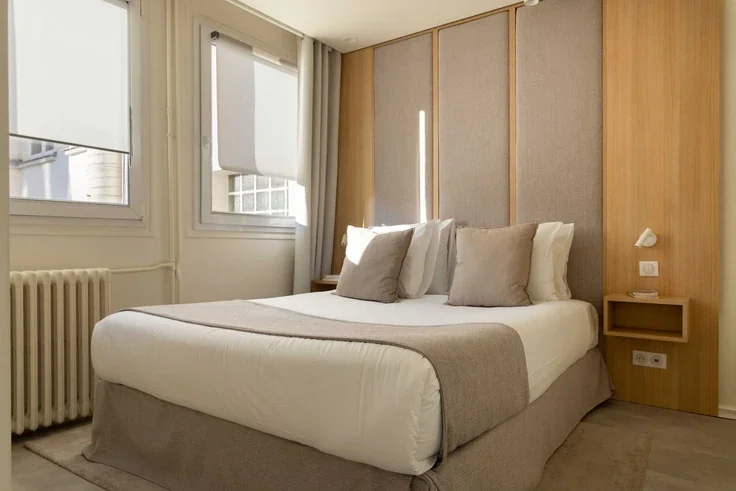 Flat Rue de Ponthieu in Paris