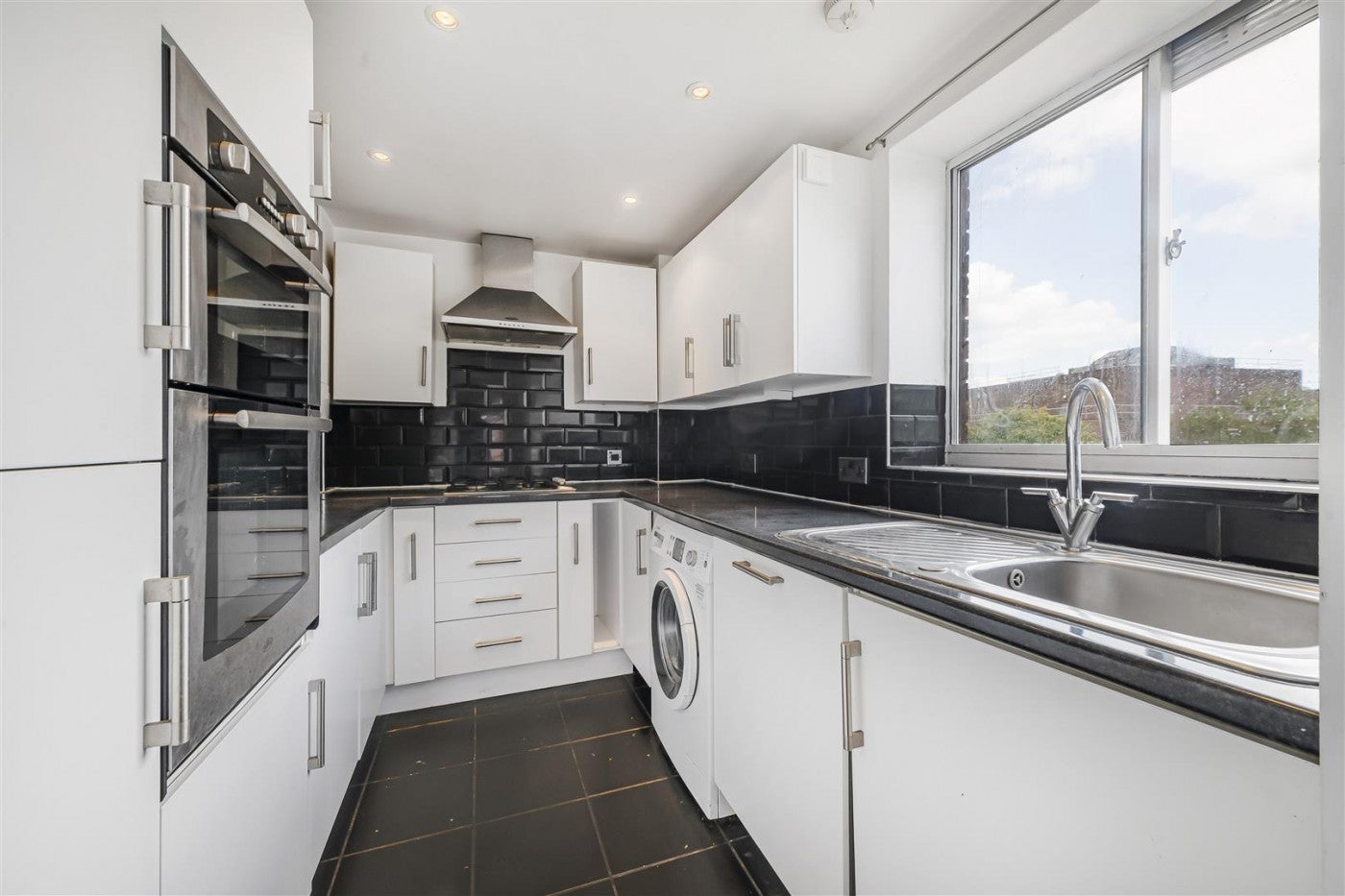 Flat Cheam Road in Greater London