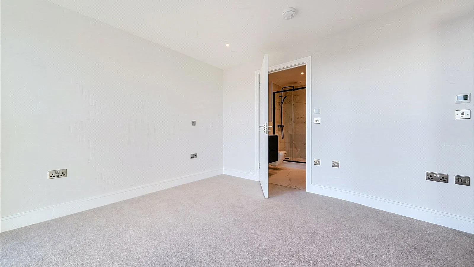 Flat Cockfosters Road in Greater London