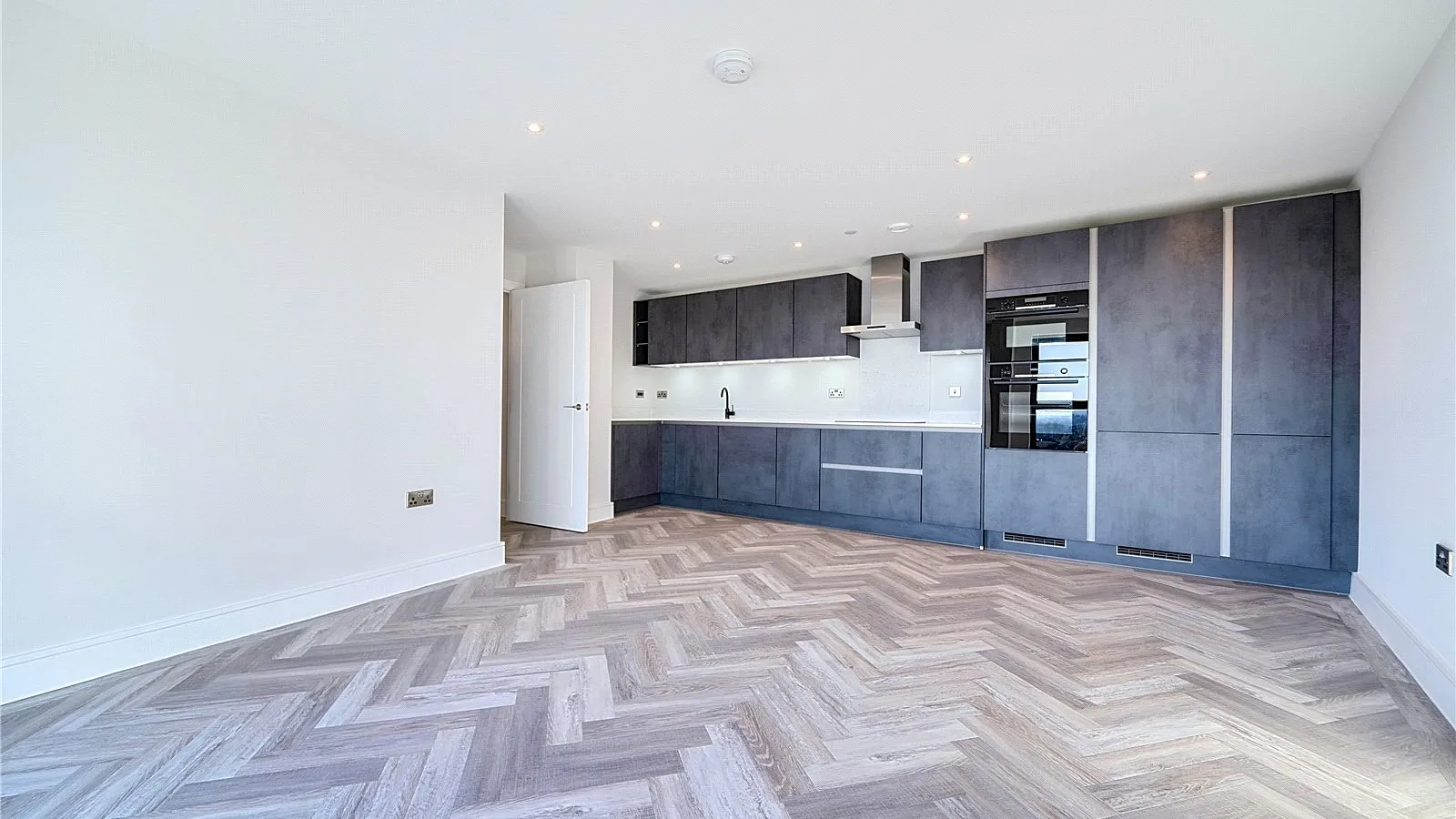 Flat Cockfosters Road in Greater London