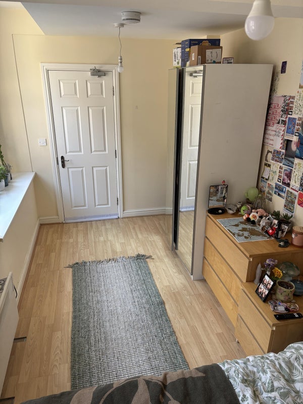 Room Stoddart Street in Newcastle upon Tyne