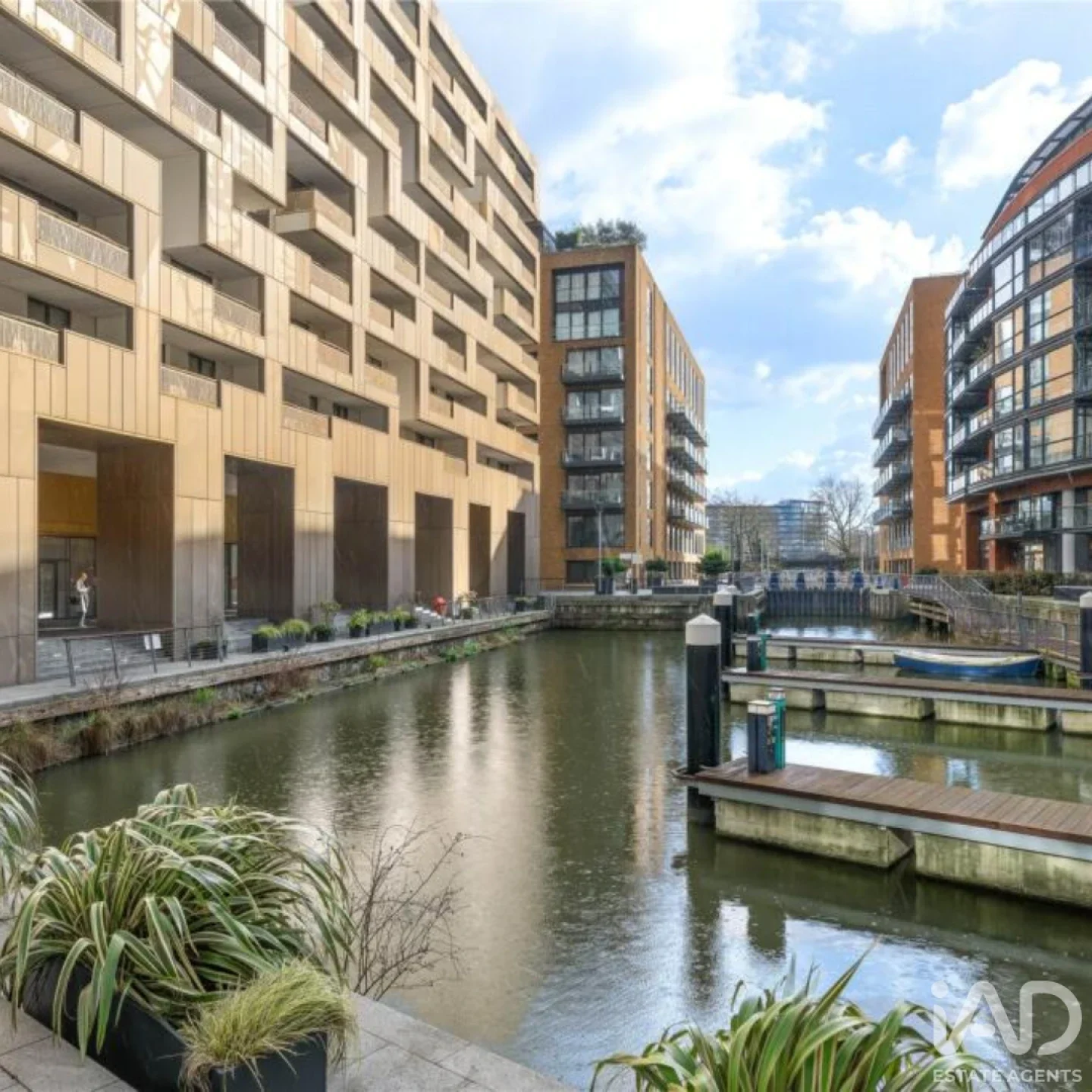 Flat Gatliff Road in City of Westminster