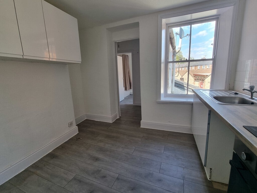 Flat Carsons Yard in Warminster
