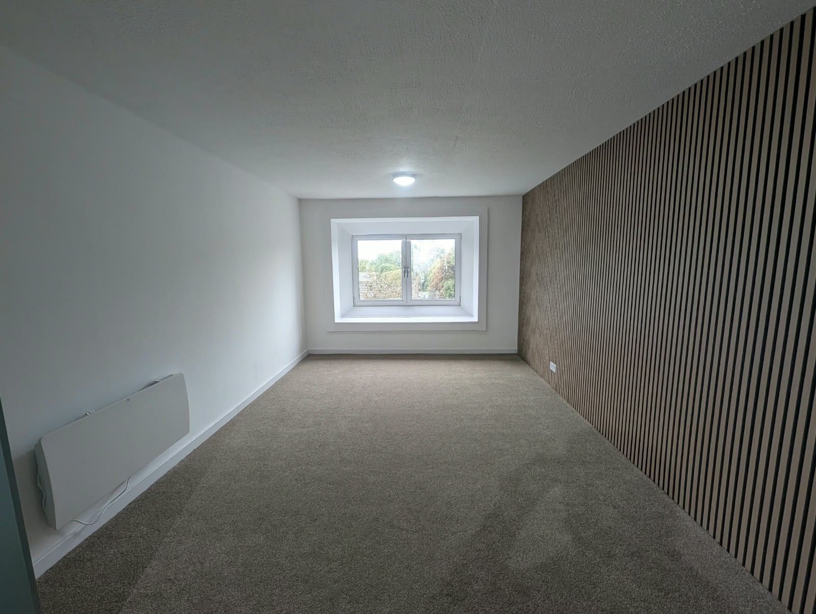 Flat Coverack Walk in Leicester