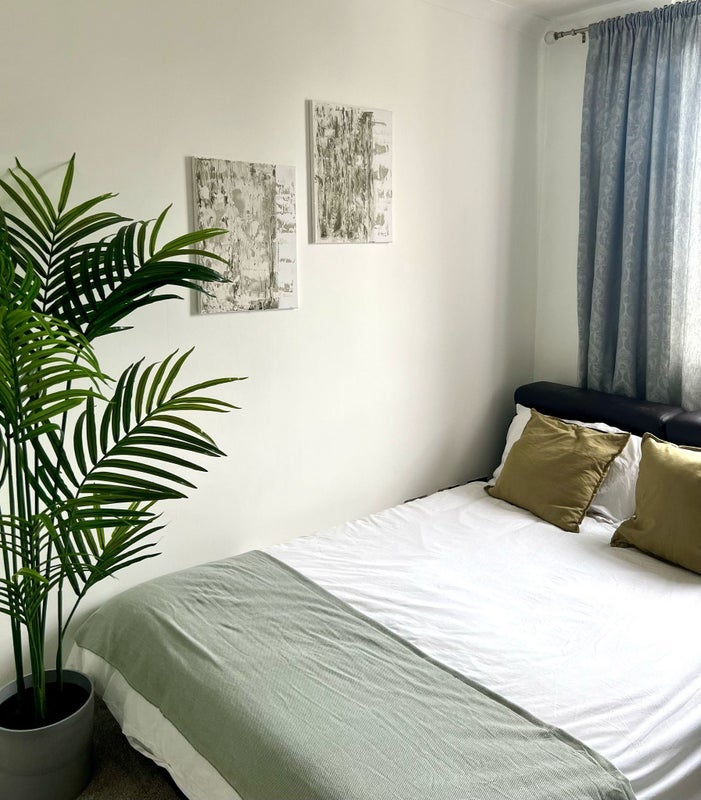 Room Hilgrove Road in Greater London